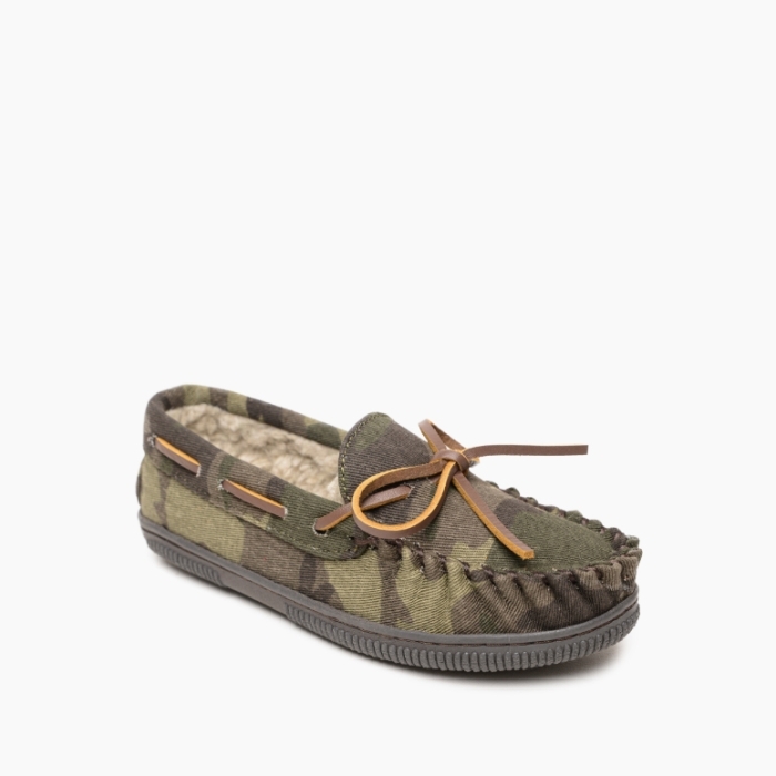 Minnetonka Pile Lined Hardsole Slipper (Kids)